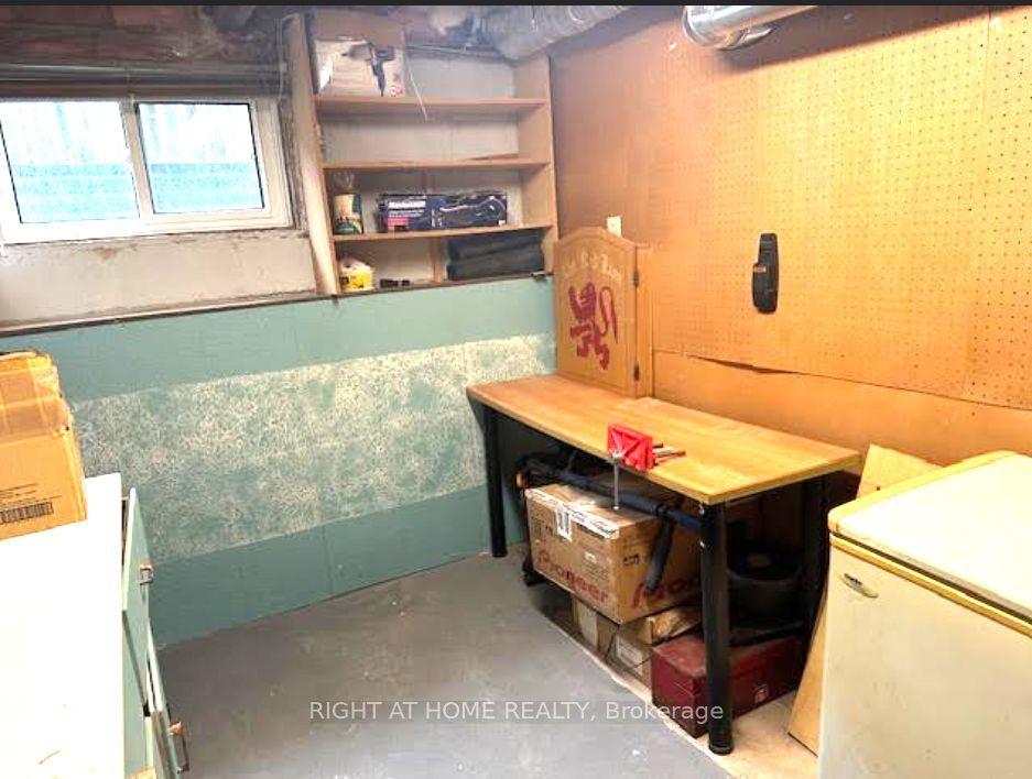 69 Victoria Avenue N Property Photo 11