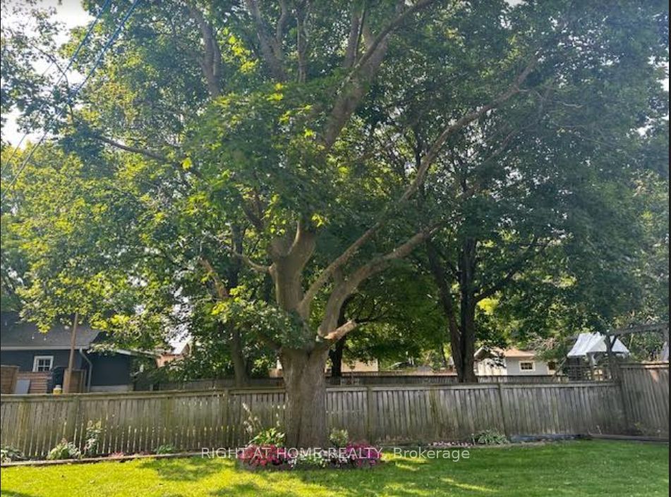 69 Victoria Avenue N Property Photo 12