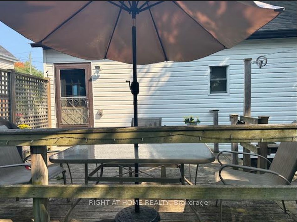 69 Victoria Avenue N Property Photo 13