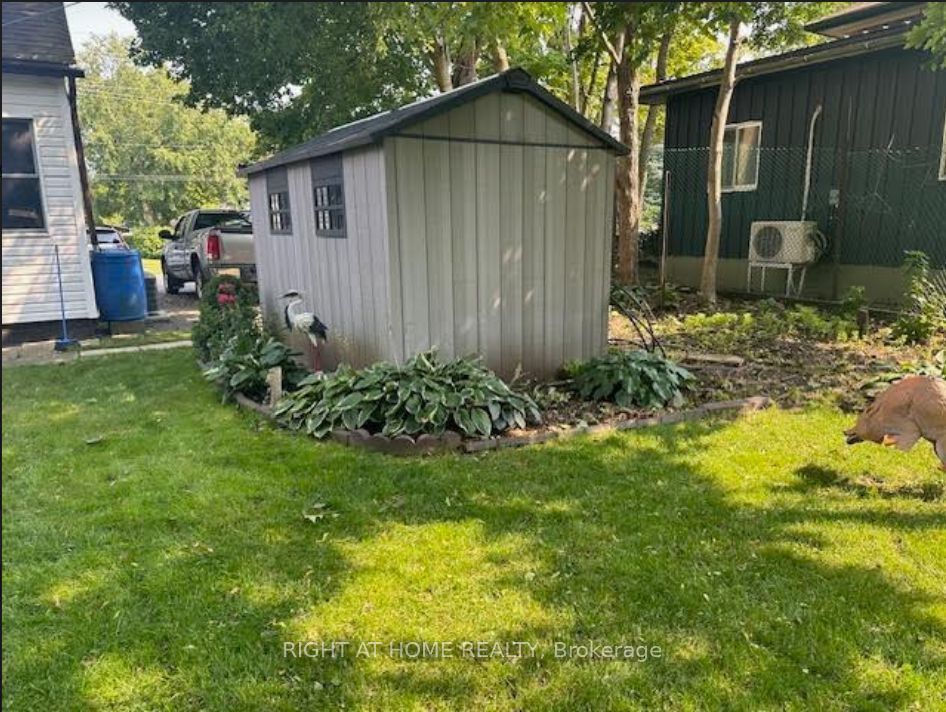 69 Victoria Avenue N Property Photo 14