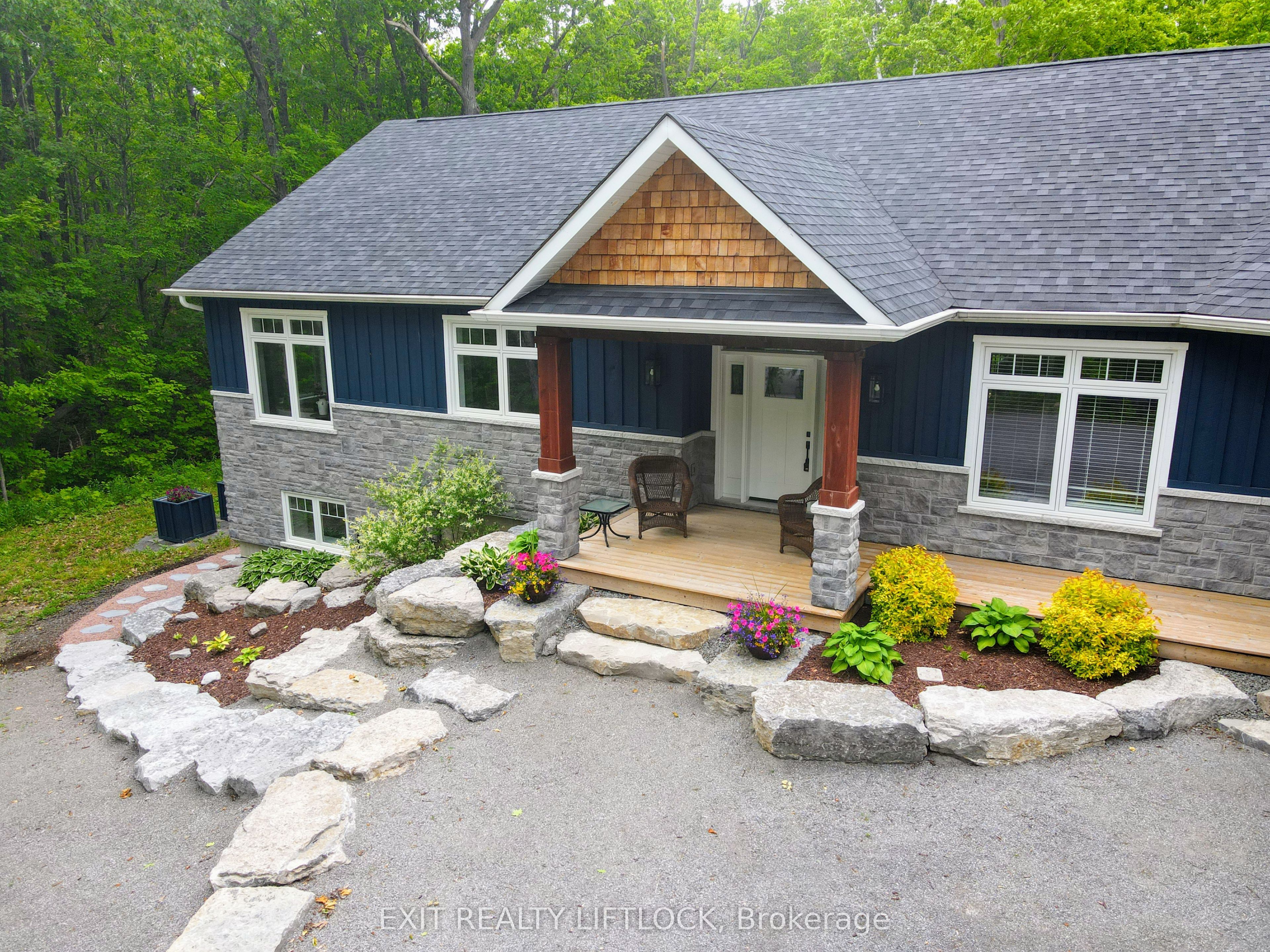 11 Rory Drive N Property Photo 2
