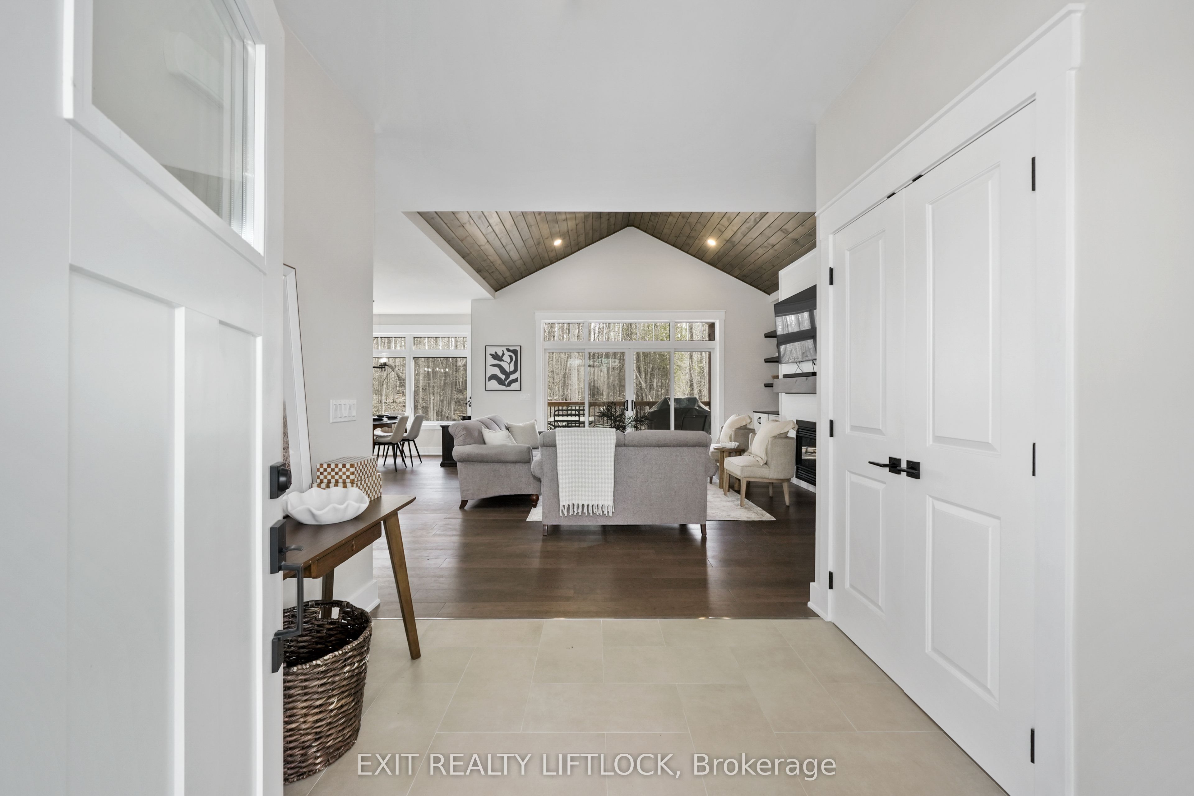 11 Rory Drive N Property Photo 7