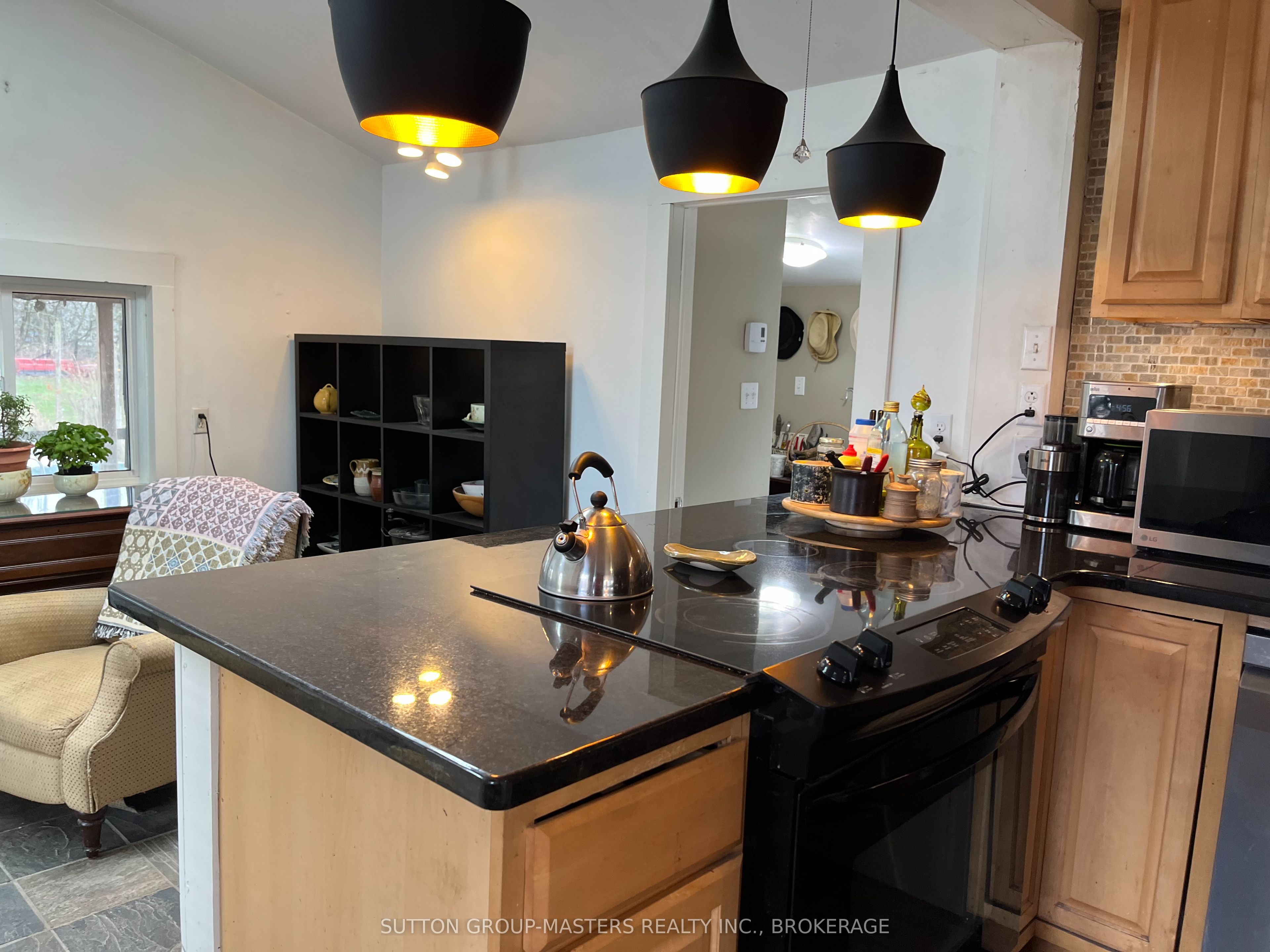 3095 Sydenham Road Property Photo 10