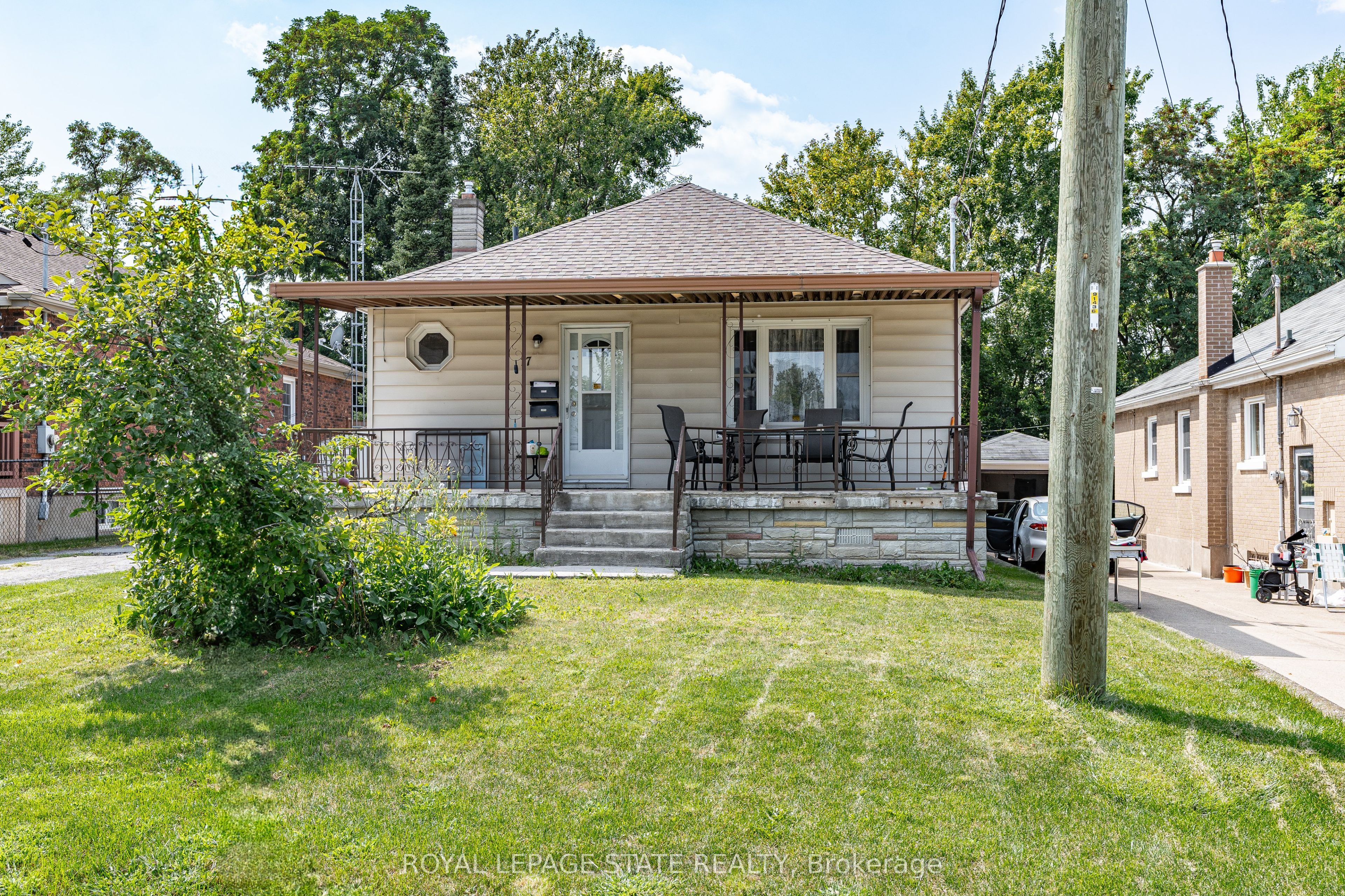 17 Prestwick Ave Property Photo 1