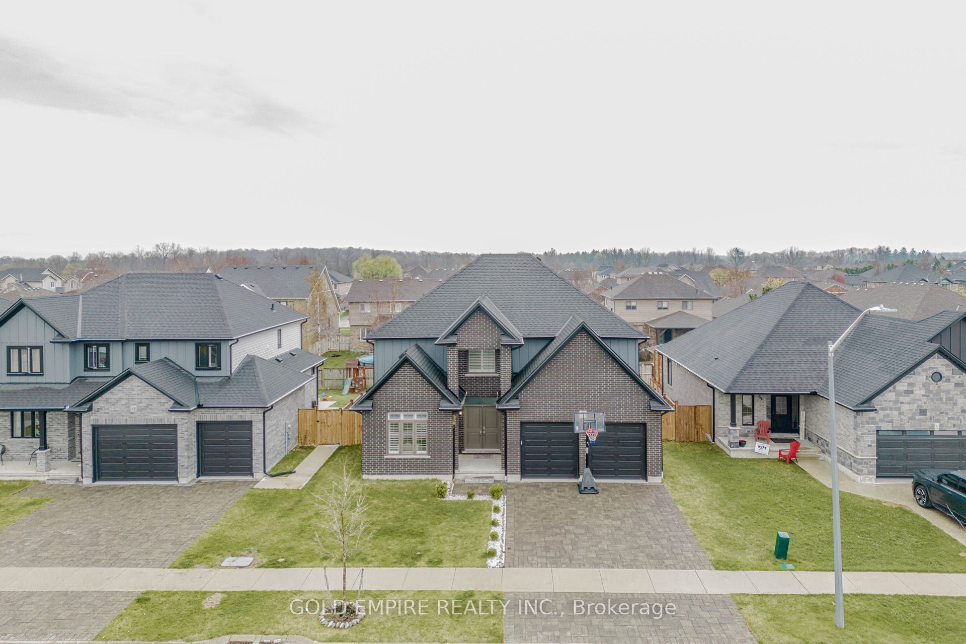 50 Thames Springs Cres Property Photo