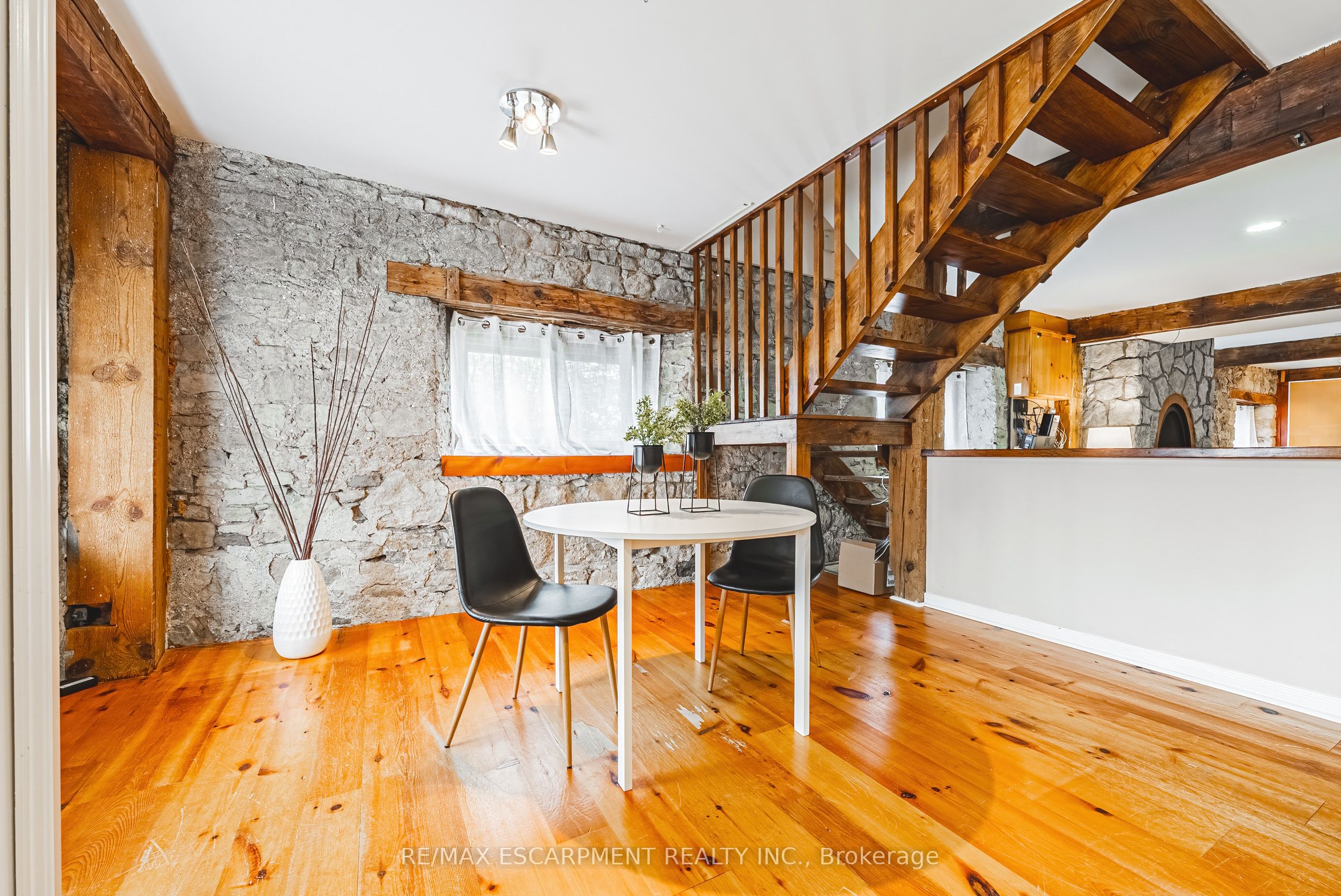 110 Freelton Road Property Photo 8