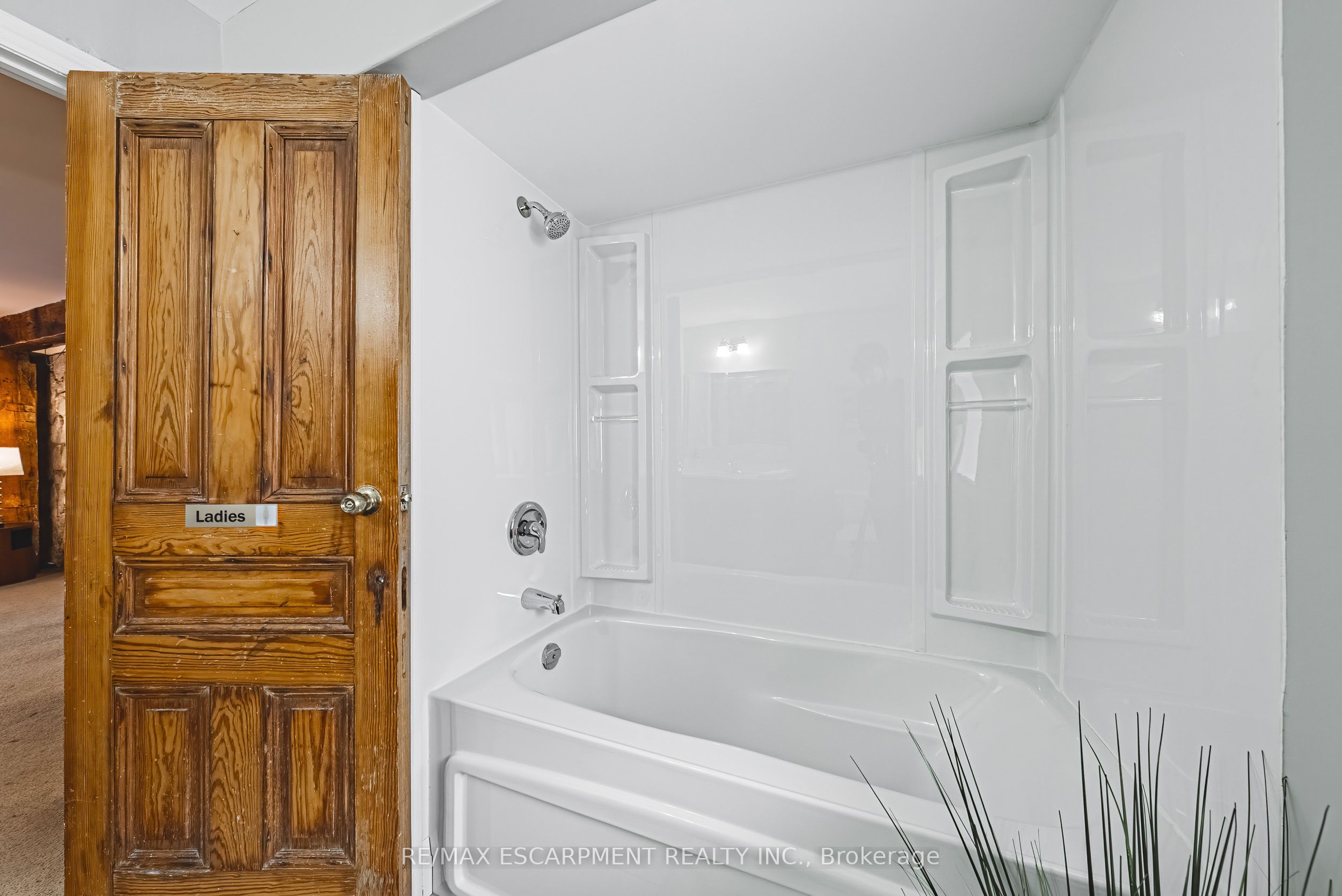 110 Freelton Road Property Photo 12