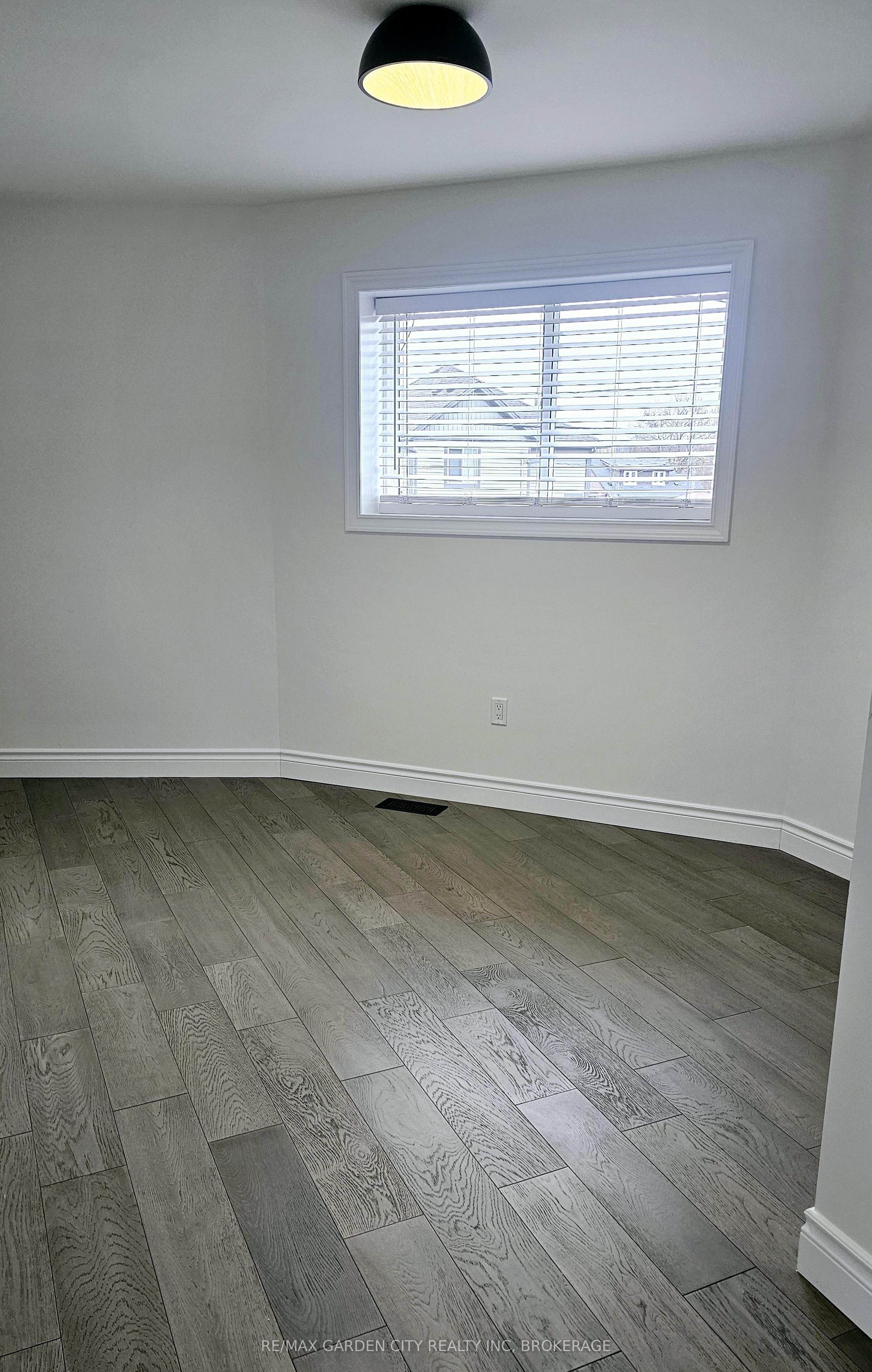 52 Pelham Road Main Floor Property Photo 5