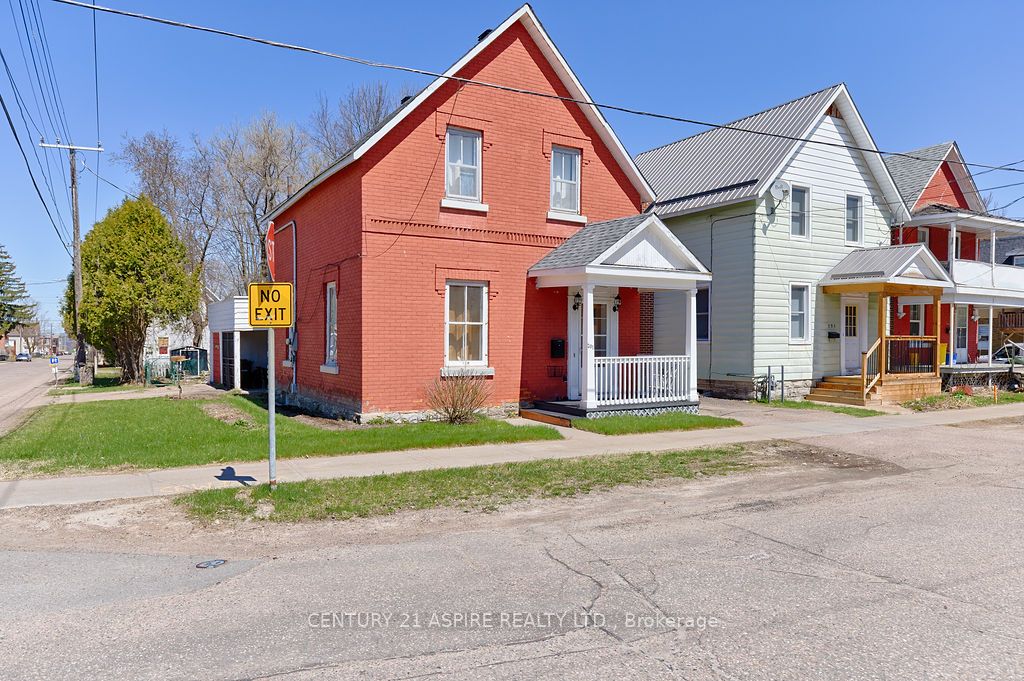 201 Welland St Property Photo 1