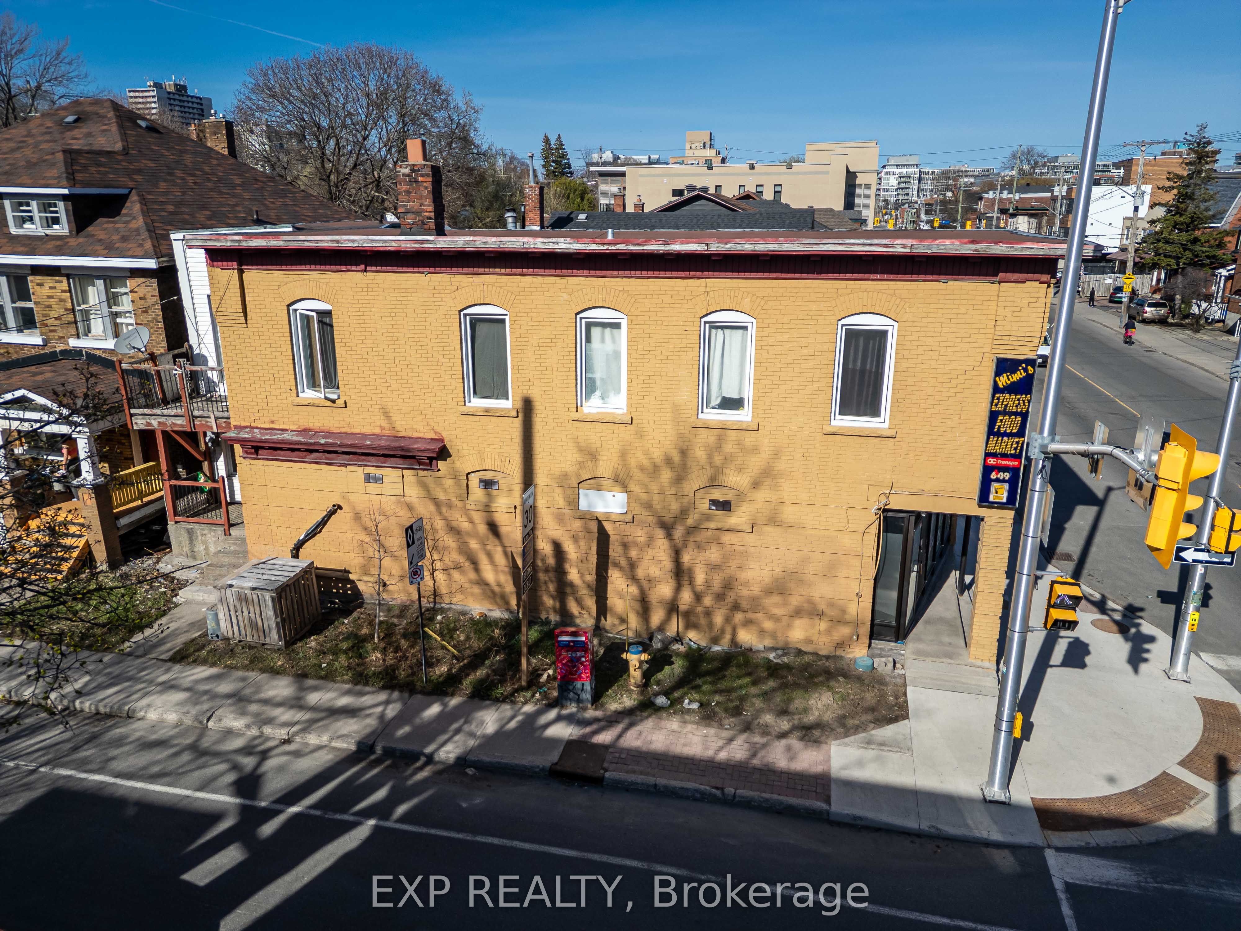 549 Gladstone Ave Property Photo 37