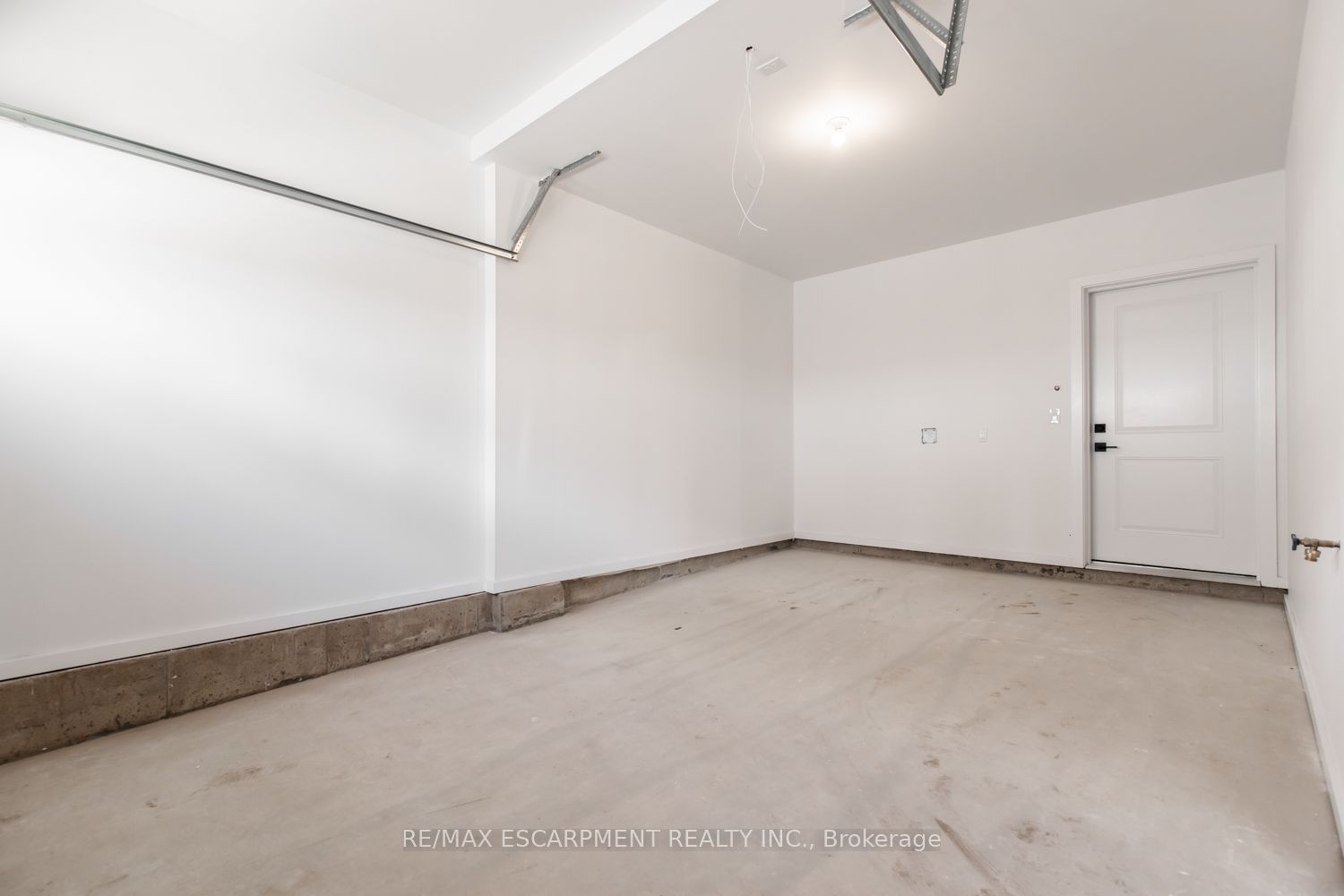 205 Burke Street Property Photo 34