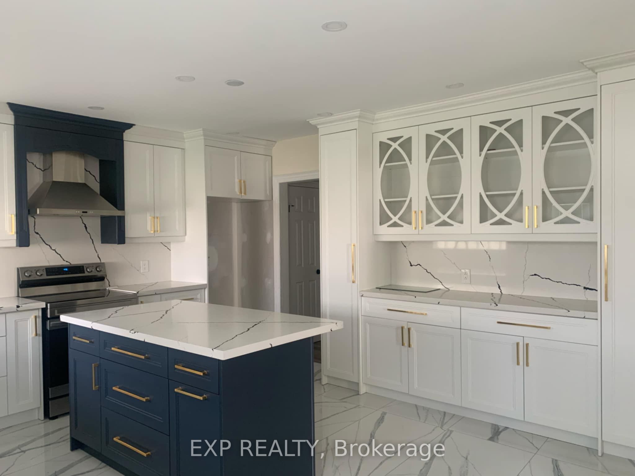 89 Main St E Property Photo 1