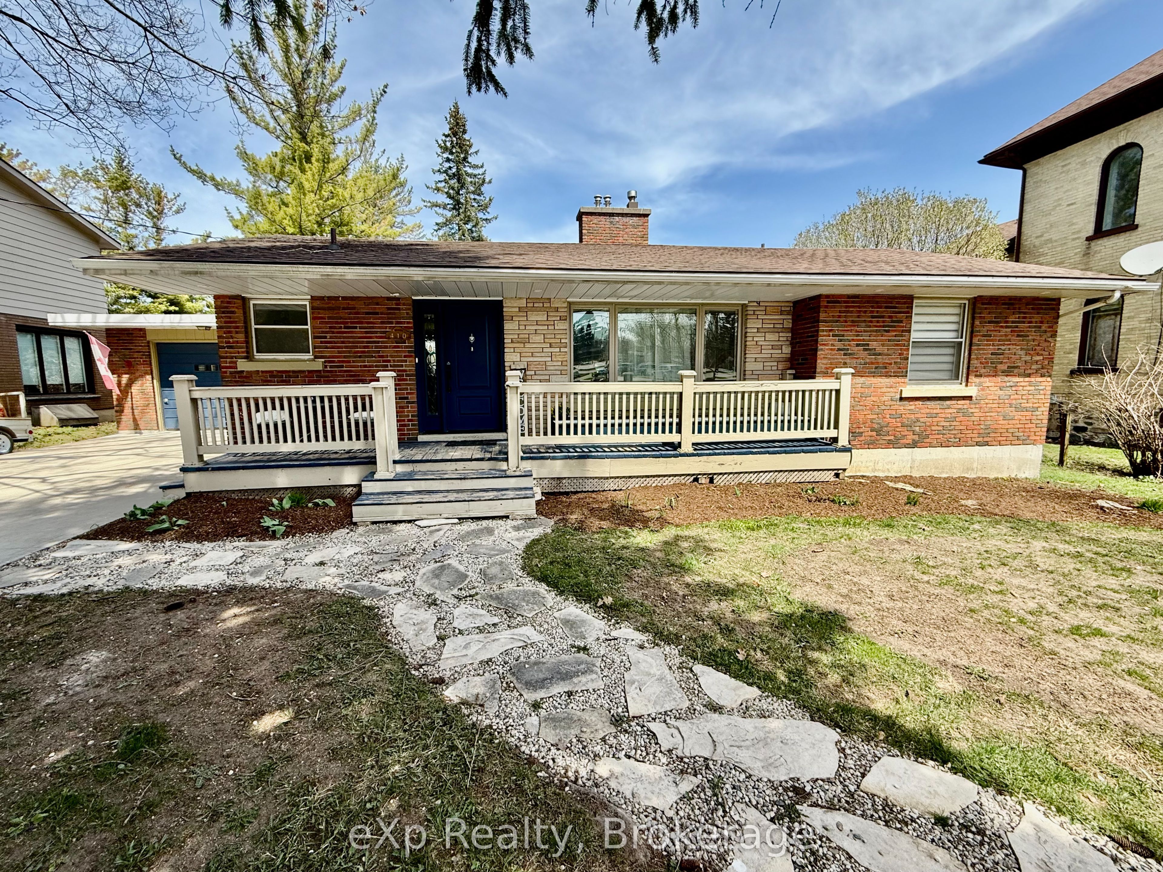 410 Cayley Street Property Photo