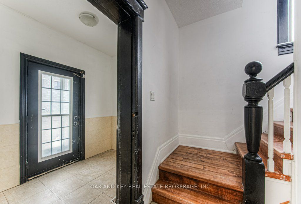 496 King Street Property Photo 4
