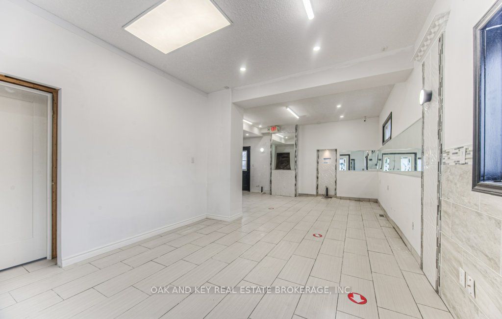 496 King Street Property Photo 5
