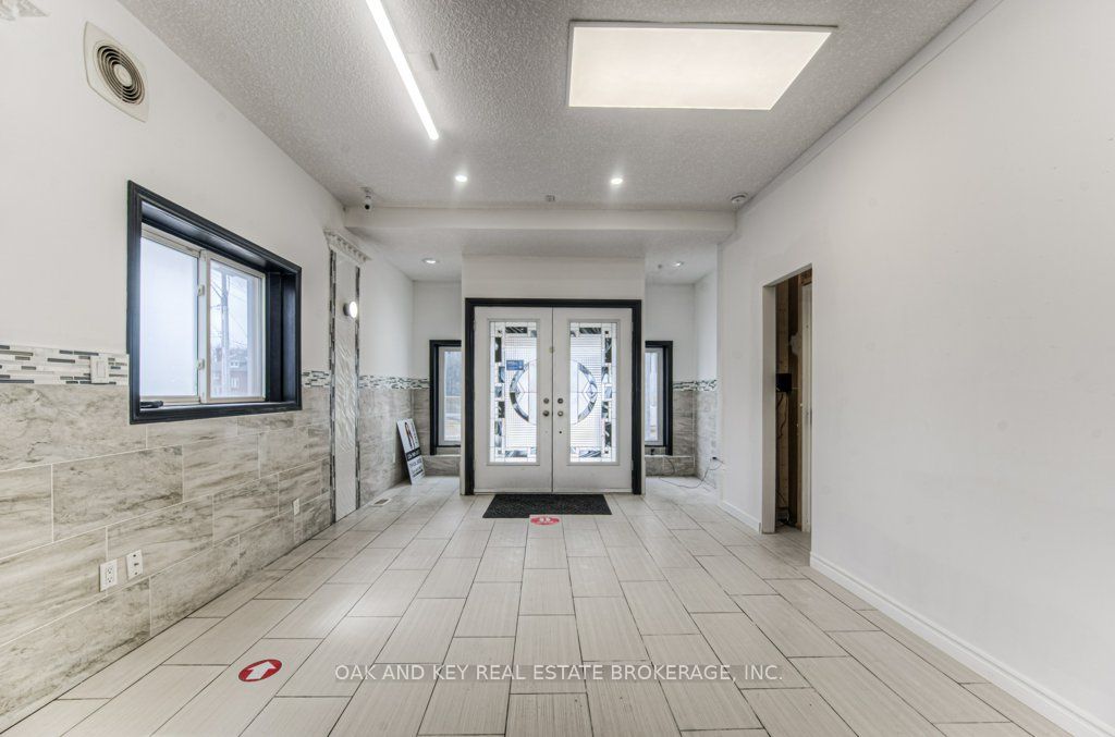 496 King Street Property Photo 6