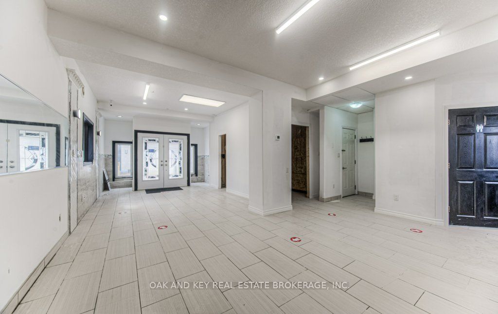 496 King Street Property Photo 8