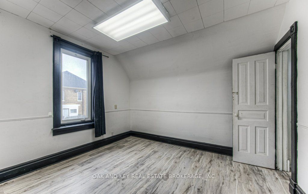 496 King Street Property Photo 11