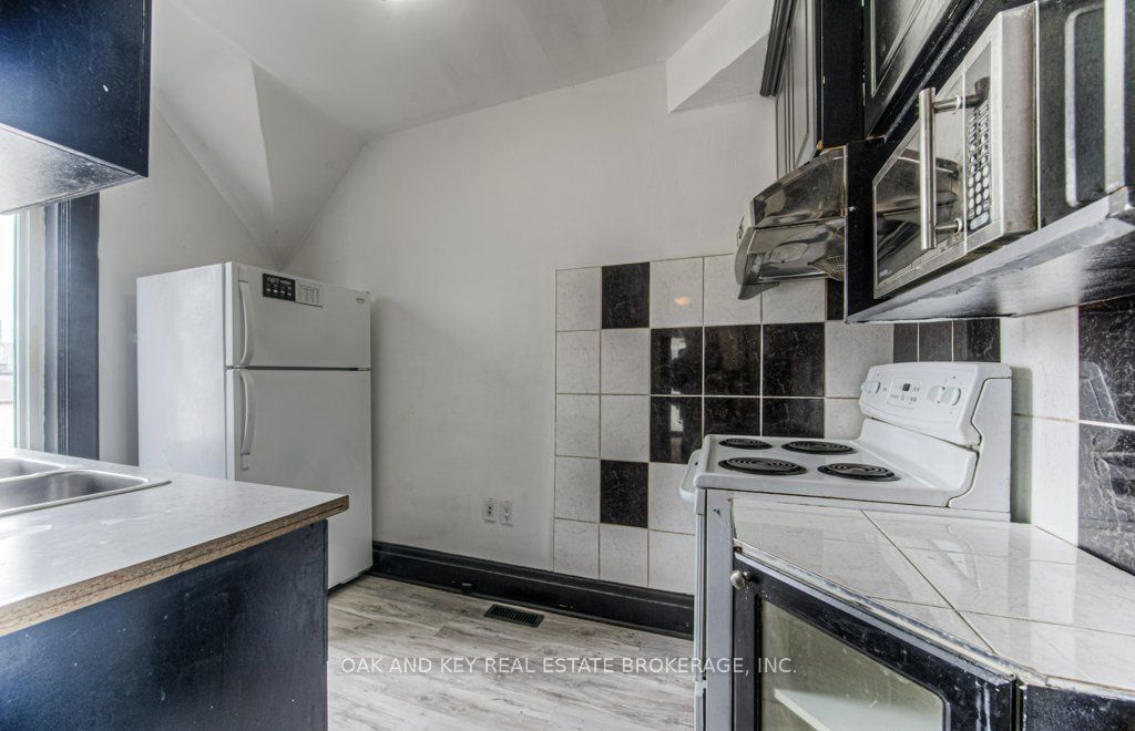496 King Street Property Photo 12