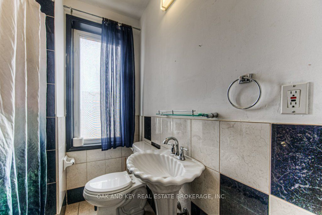 496 King Street Property Photo 15