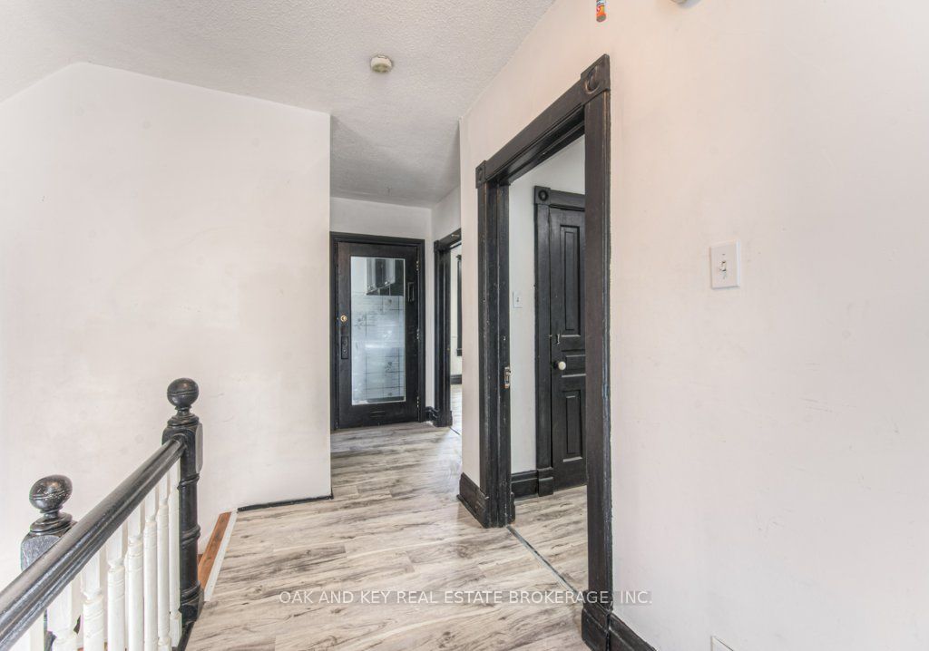 496 King Street Property Photo 17