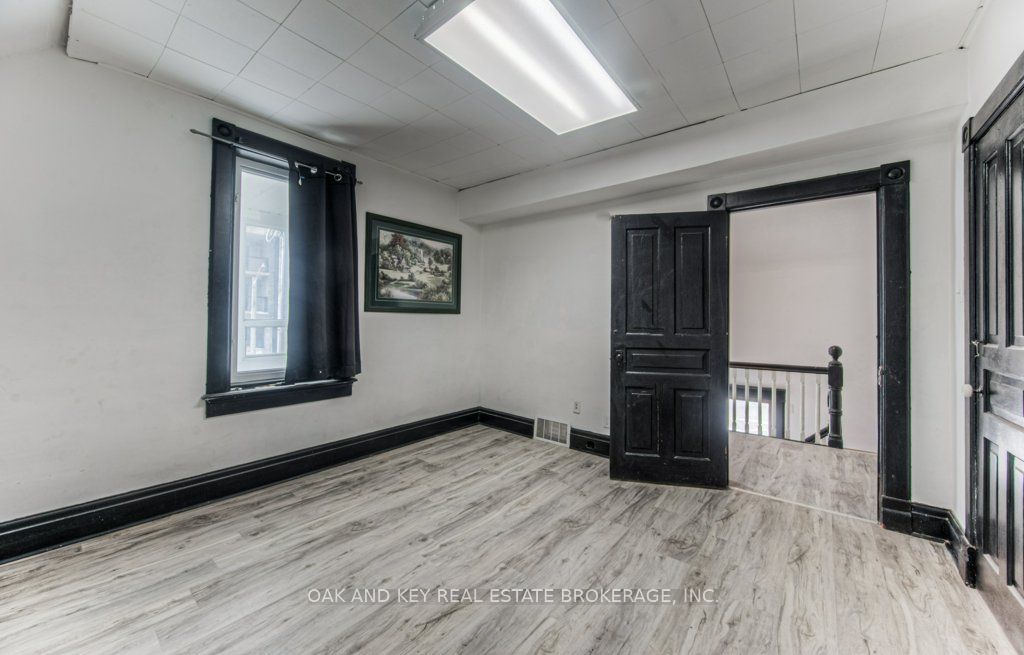 496 King Street Property Photo 19