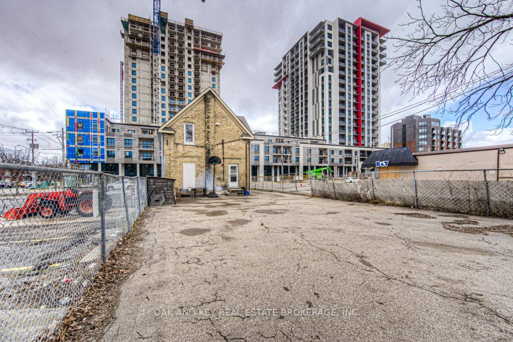 496 King Street Property Photo 22