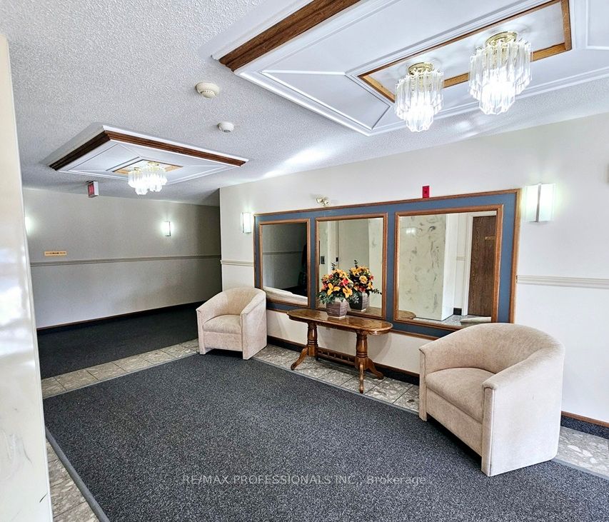 ##317 - 52 Tripp Boulevard Property Photo 4