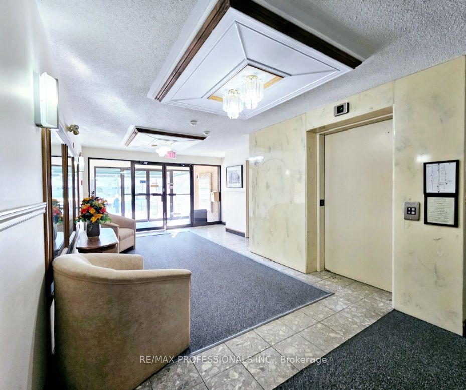 ##317 - 52 Tripp Boulevard Property Photo 5