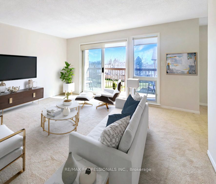 ##317 - 52 Tripp Boulevard Property Photo 7