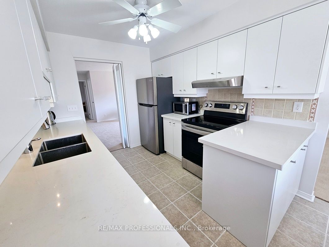 ##317 - 52 Tripp Boulevard Property Photo 8