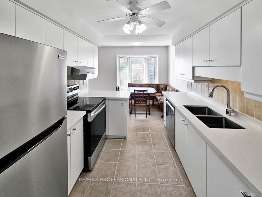 ##317 - 52 Tripp Boulevard Property Photo 9