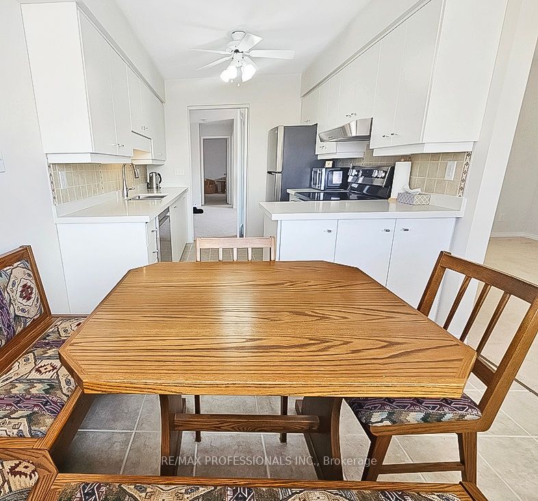 ##317 - 52 Tripp Boulevard Property Photo 12