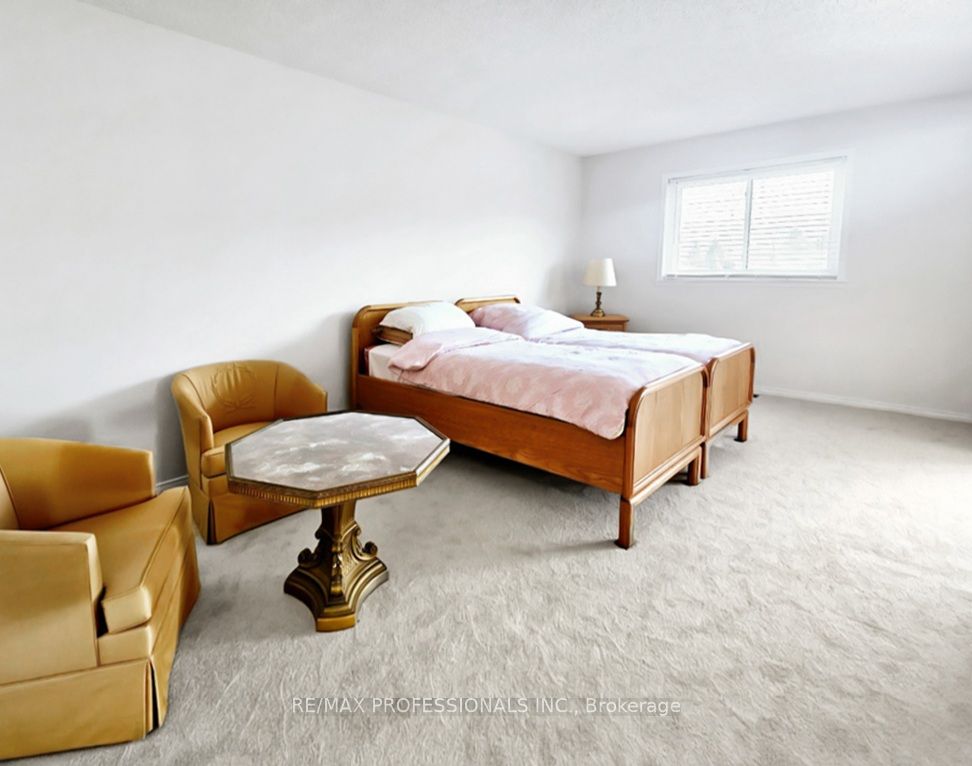 ##317 - 52 Tripp Boulevard Property Photo 15