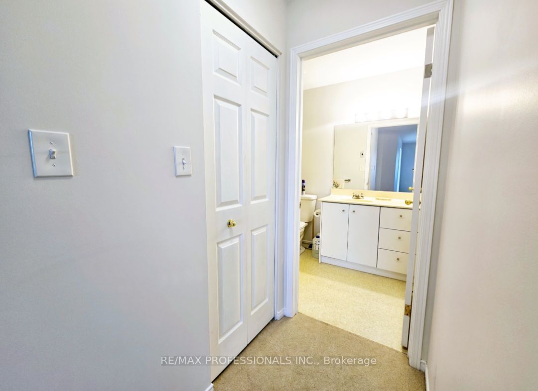 ##317 - 52 Tripp Boulevard Property Photo 16