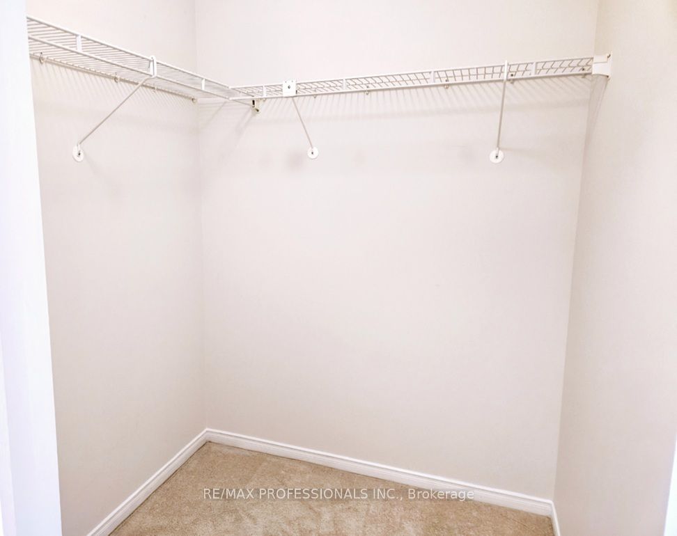 ##317 - 52 Tripp Boulevard Property Photo 17