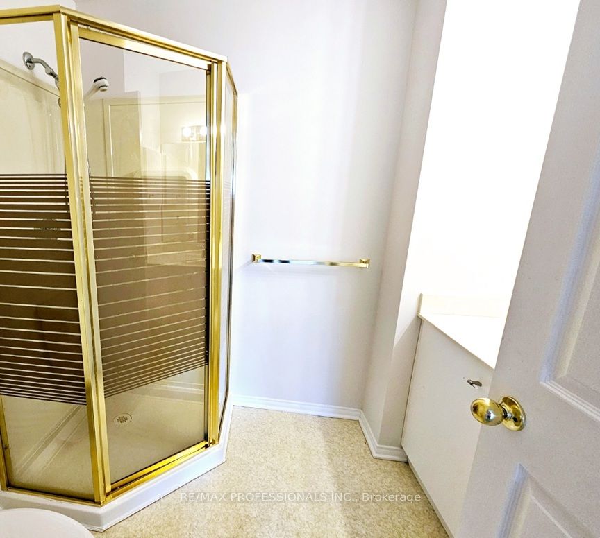 ##317 - 52 Tripp Boulevard Property Photo 19