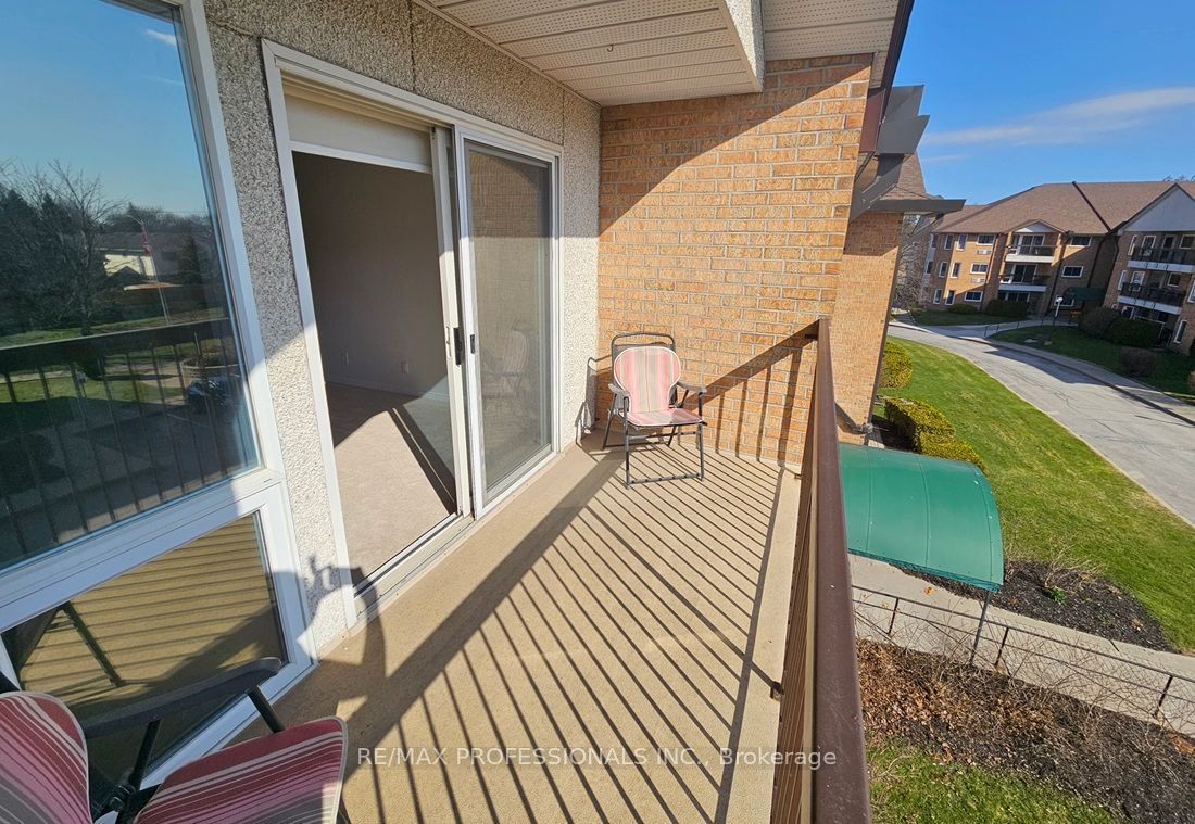 ##317 - 52 Tripp Boulevard Property Photo 26