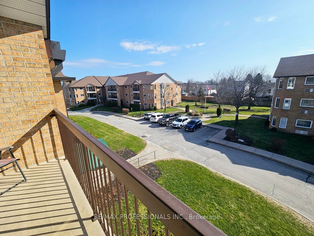 ##317 - 52 Tripp Boulevard Property Photo 27