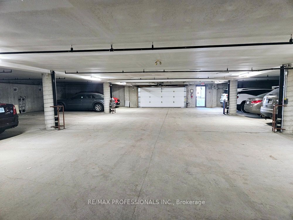 ##317 - 52 Tripp Boulevard Property Photo 31