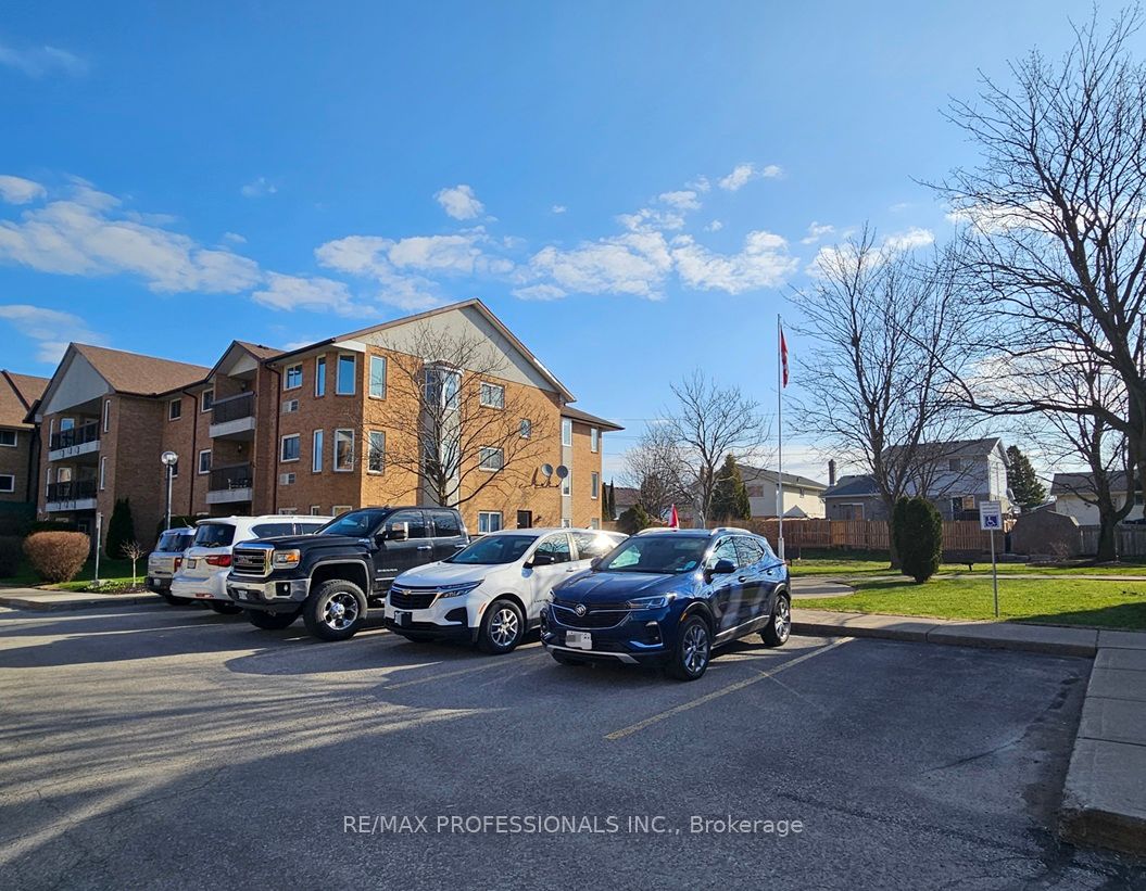 ##317 - 52 Tripp Boulevard Property Photo 33