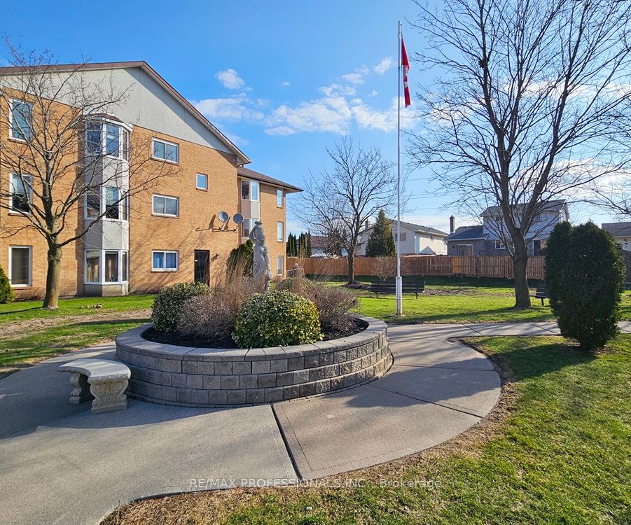 ##317 - 52 Tripp Boulevard Property Photo 34