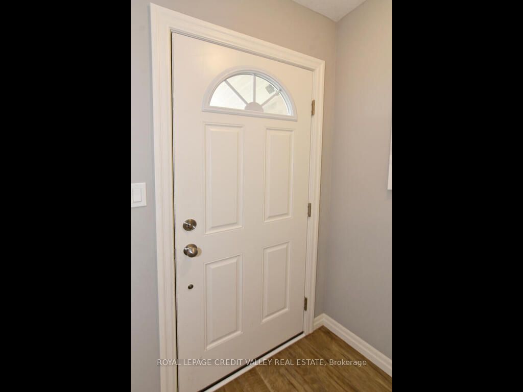 20 Fox Hollow Court Property Photo 5