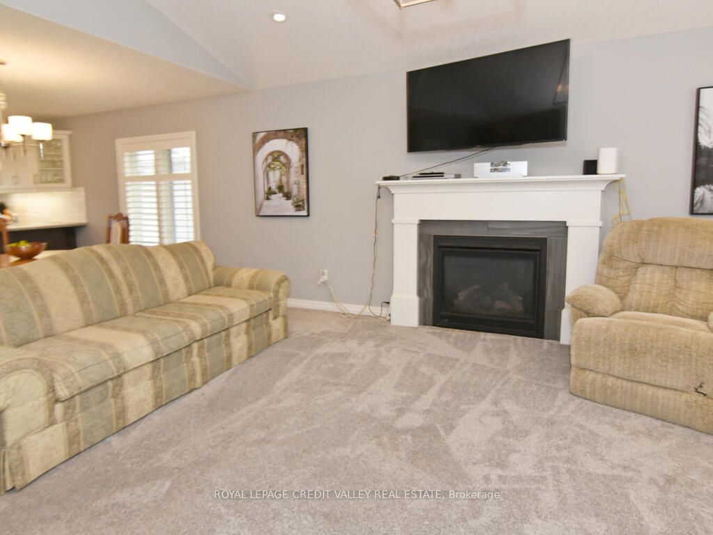 20 Fox Hollow Court Property Photo 7