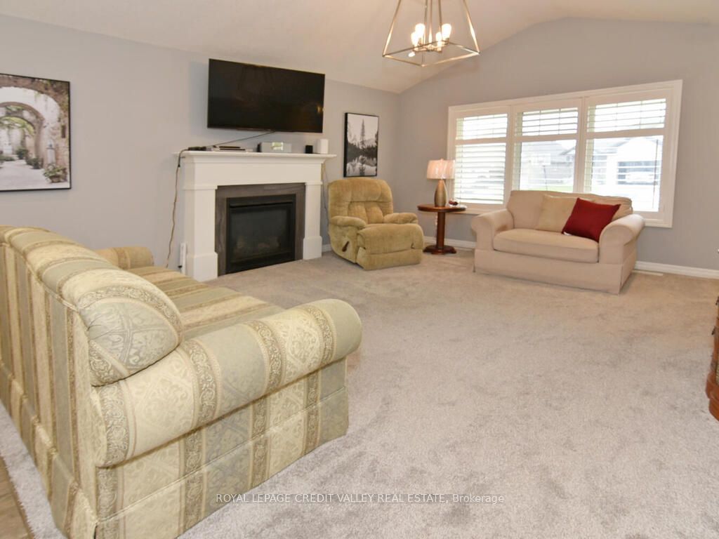 20 Fox Hollow Court Property Photo 8