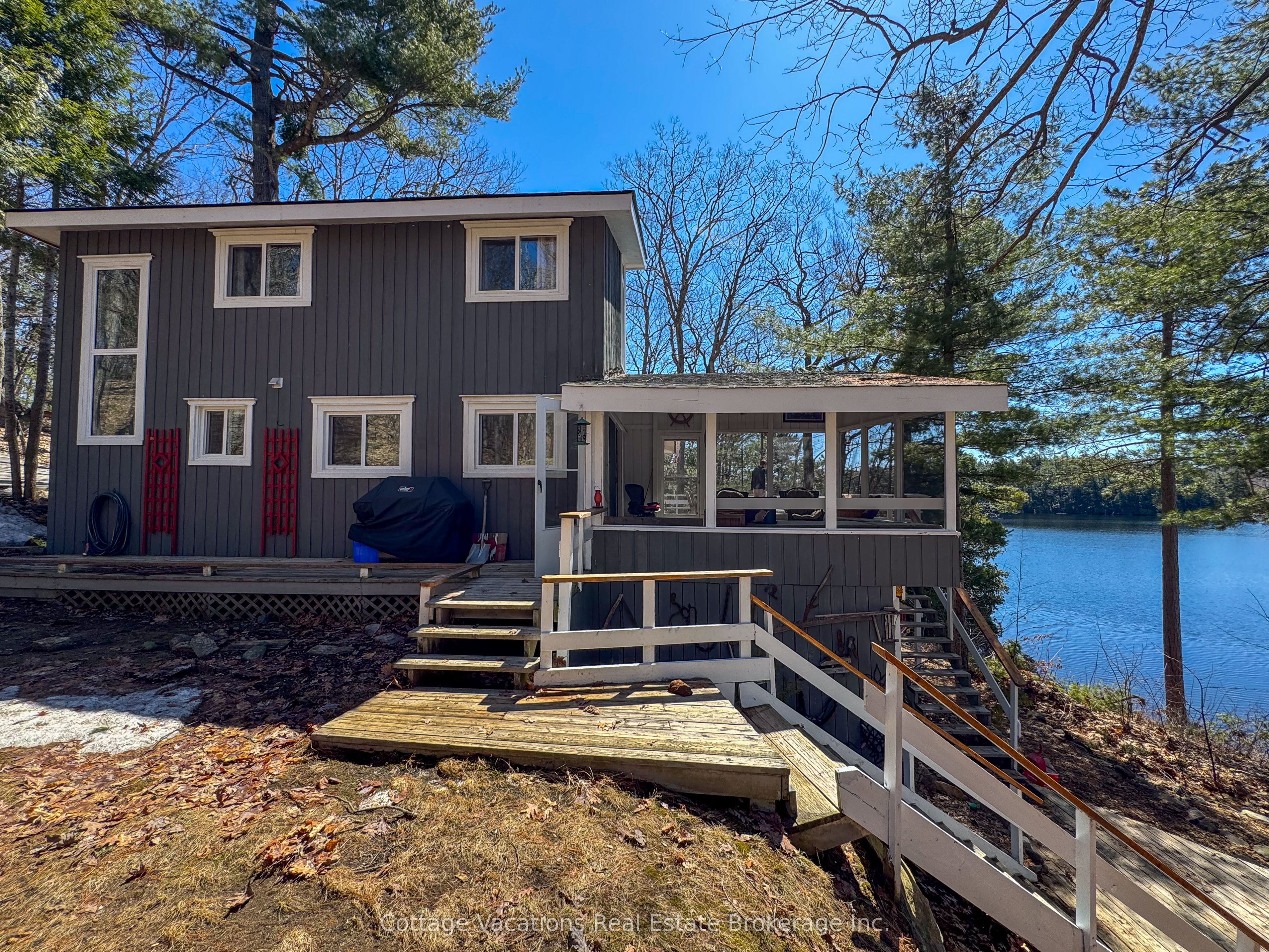 1066 Apiary Road Property Photo 2