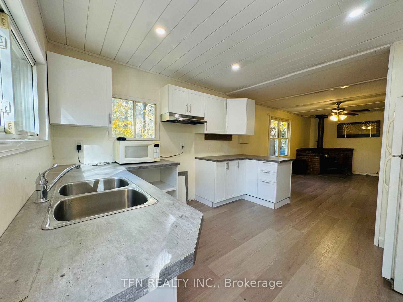 1080 Four Seasons Road Property Photo 9