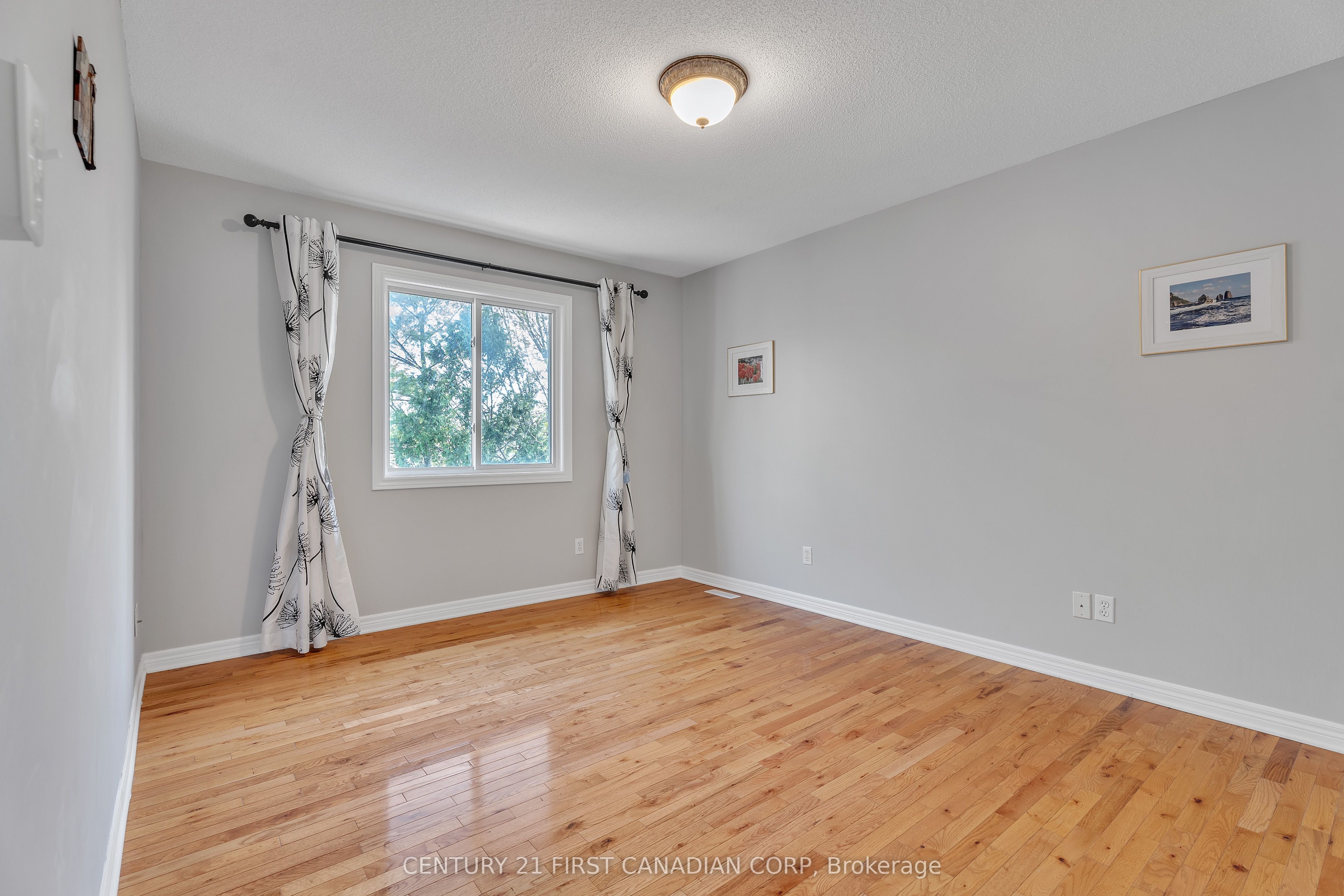 97 Mctaggart Court Property Photo 27