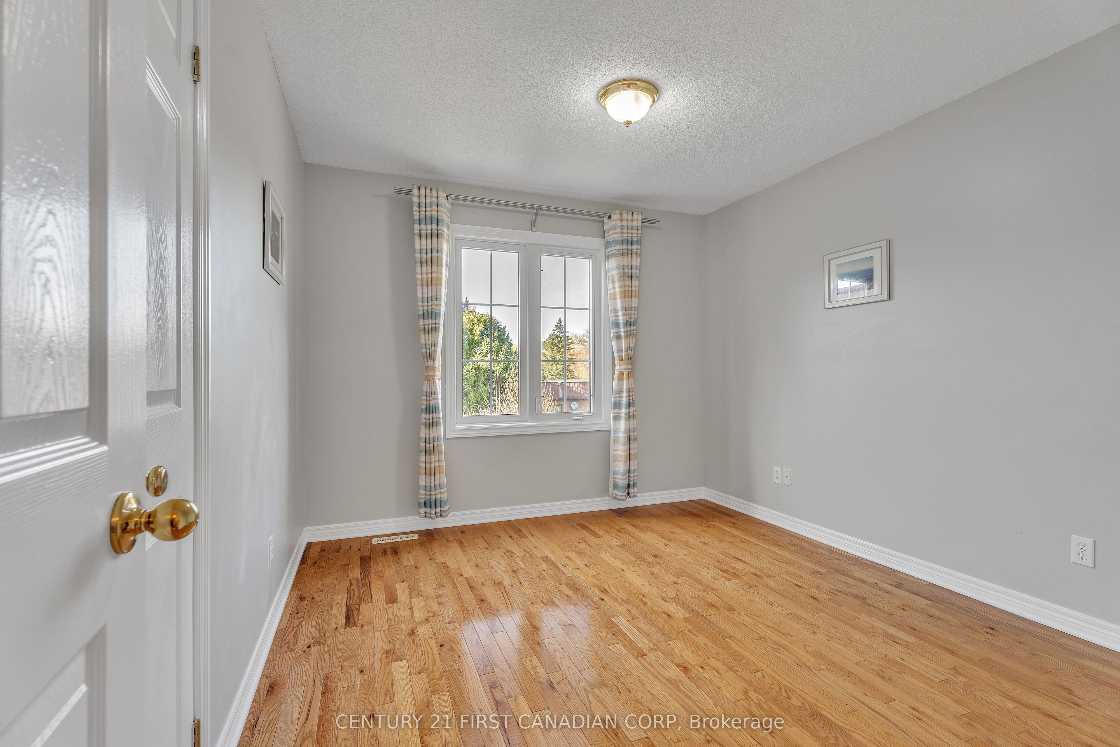 97 Mctaggart Court Property Photo 32