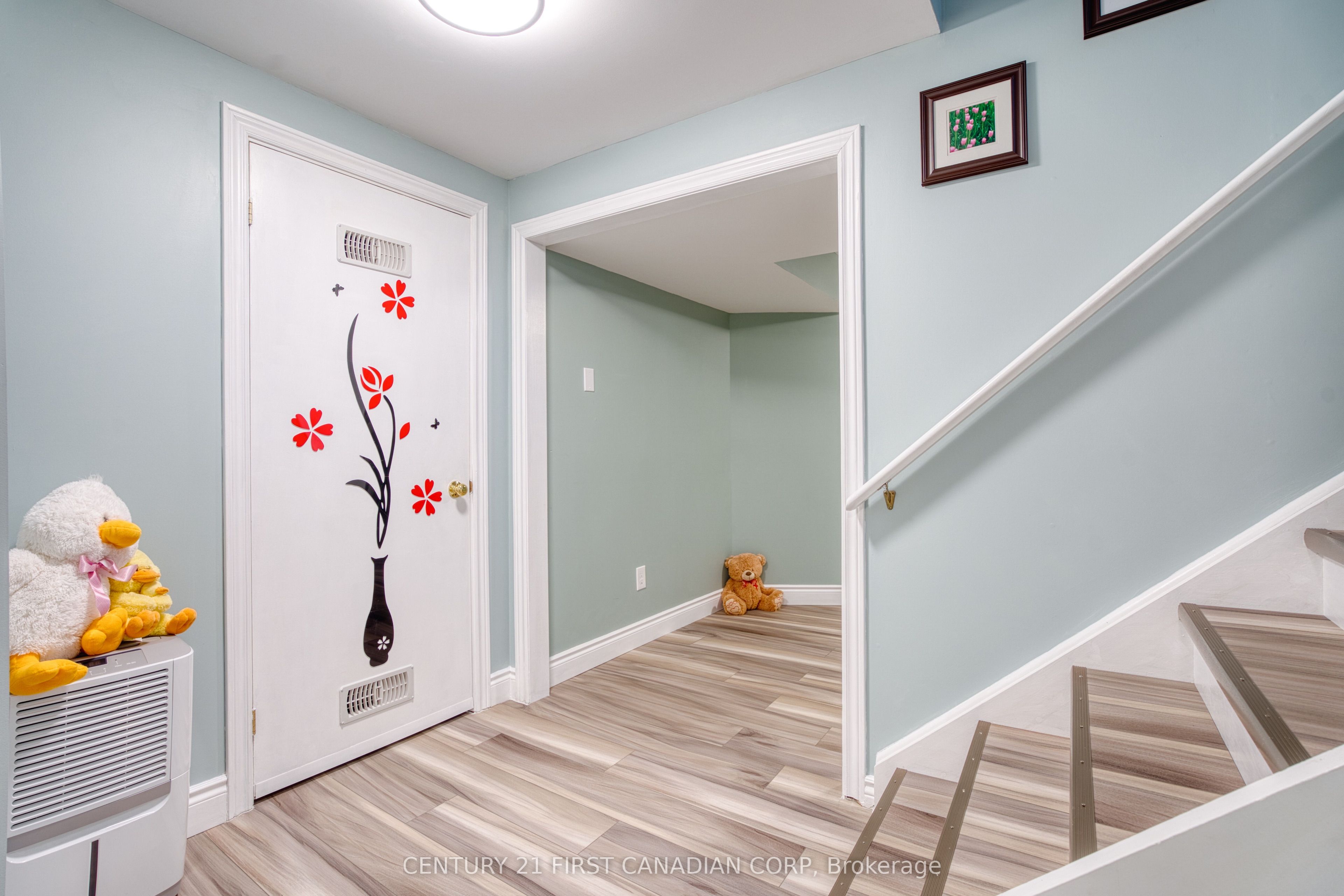 97 Mctaggart Court Property Photo 35